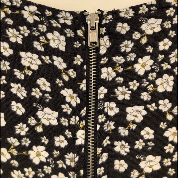 Forever 21 cute black floral dress in size M 🥰 - Picture 5 of 7